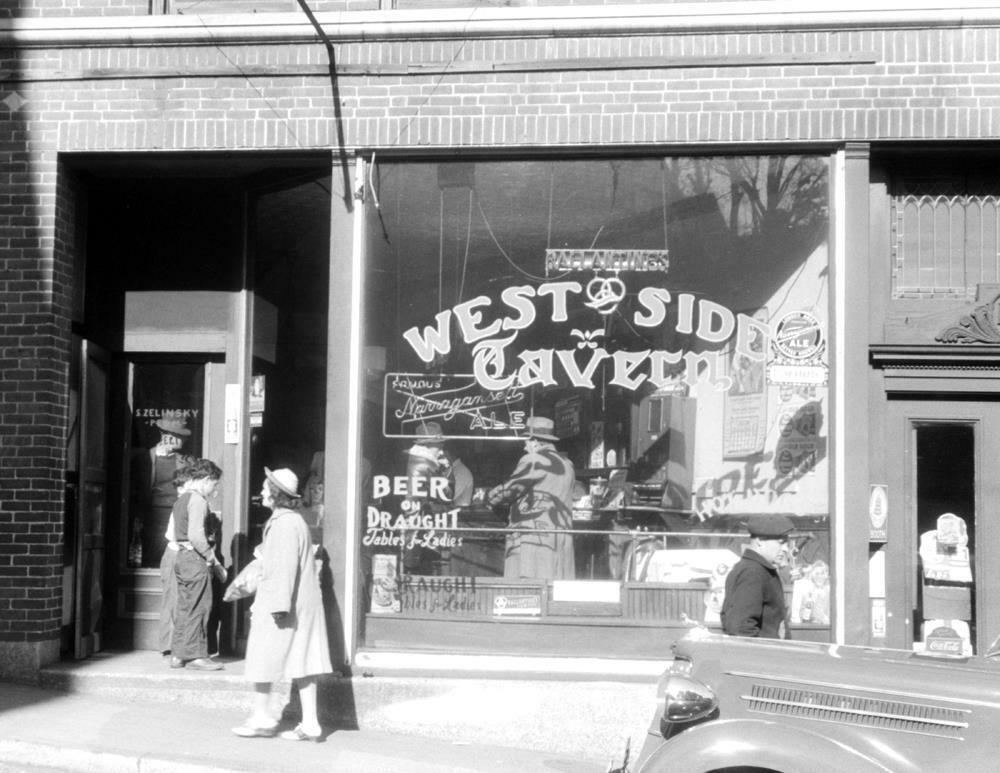 1940 Tavern on West Main St, Norwich, CT Old Photo 8.5\