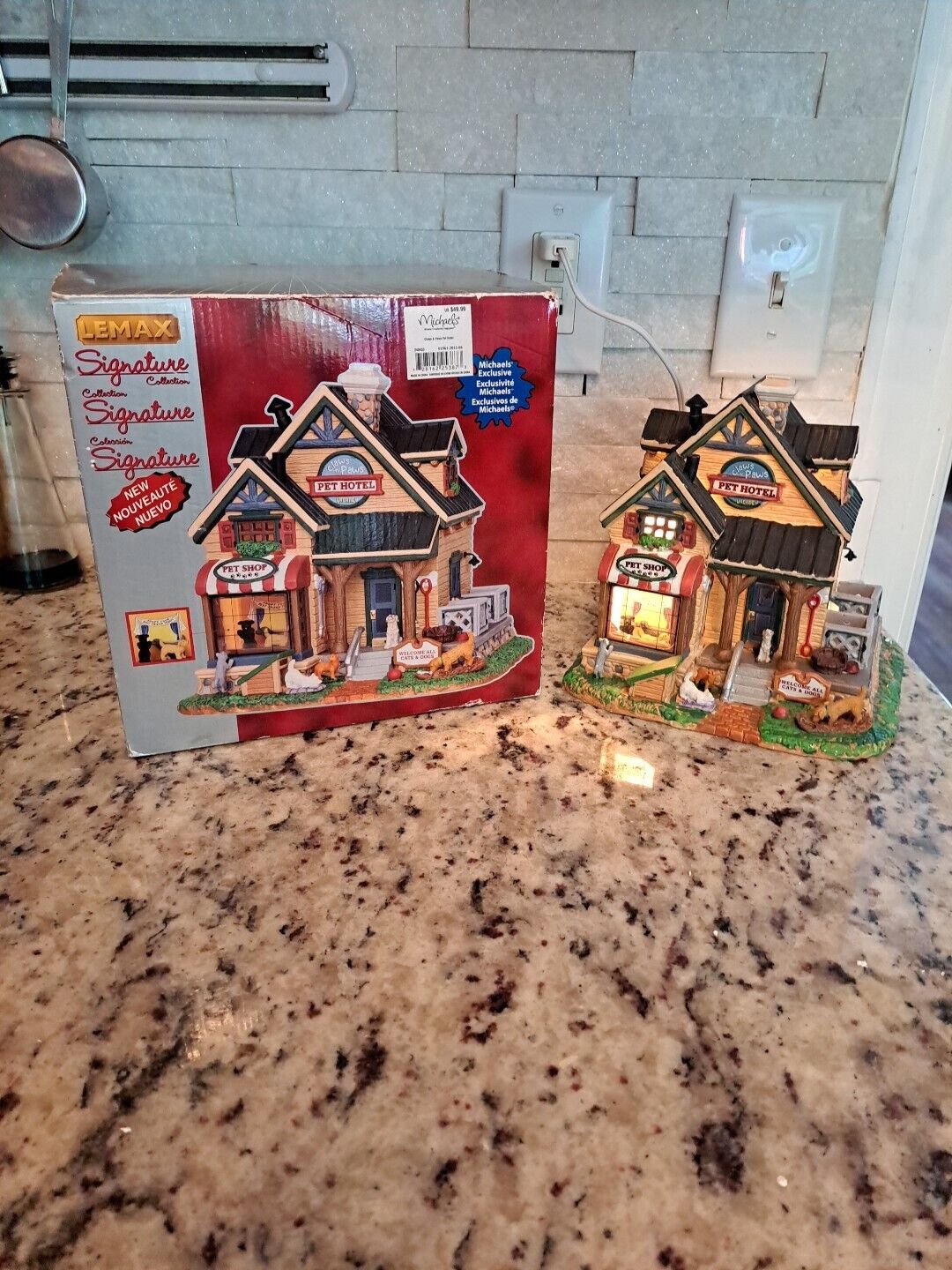 Lemax Christmas Village Claws & Paws Pet Hotel Lighted Building Retired 2012 