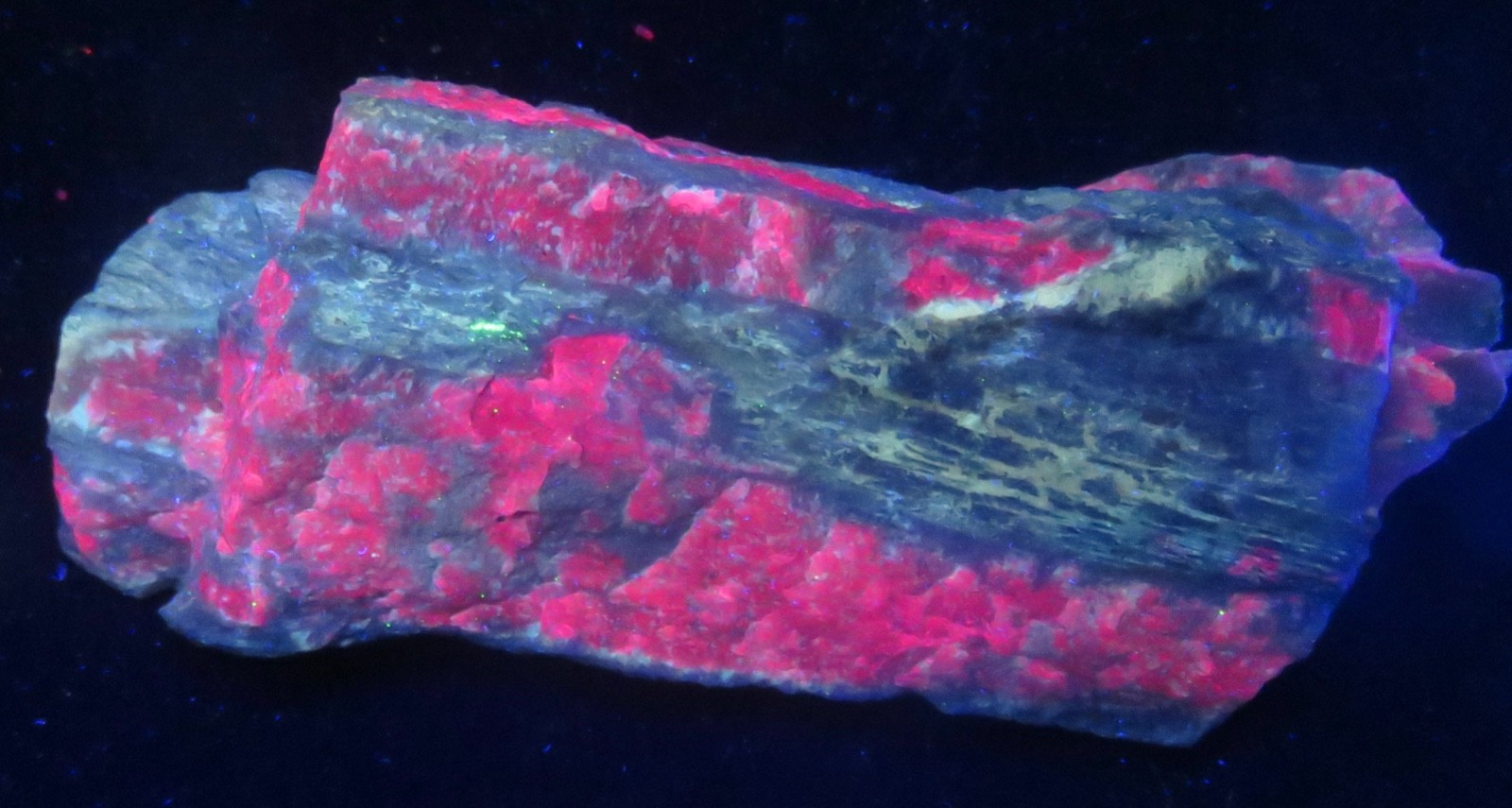 EUCRYPTITE (SW UV) - Parker Mountain Mine - C. Strafford, New Hampshire EUCRYPTITE (SW UV) - Parker Mountain Mine - C. Strafford, New Hampshire