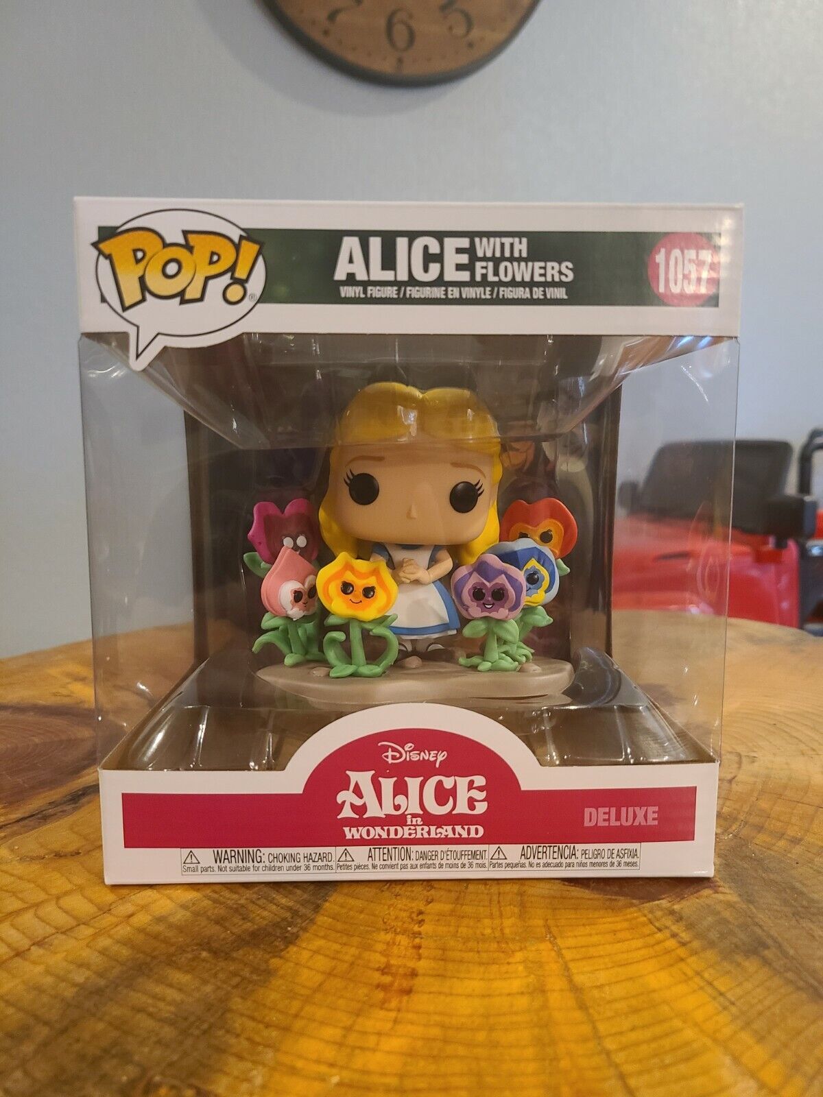 Funko POP Deluxe Disney Alice in Wonderland  - Alice With Flowers In Hand 1057