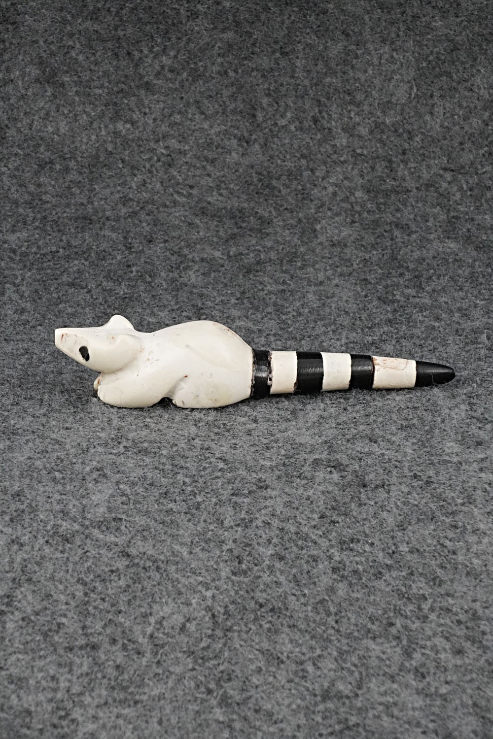 Raccoon Zuni Fetish Carving - Justin Red Elk Raccoon Zuni Fetish Carving - Justin Red Elk