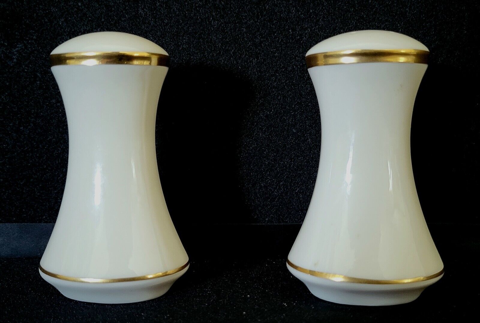 LENOX SALT AND PEPPER SHAKERS CREAM WITH GOLD TRIM