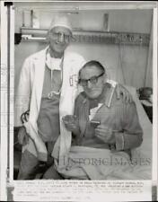 1973 Press Photo Dr. Richard Zucker and Albert Bassinger at Newark hospital picture