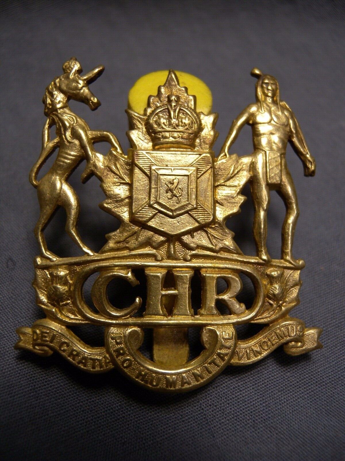 COLCHESTER & HANTS REGIMENT WWII CAP BADGE M.114a 2nd TYPE CHR C.H.R. 25 CANADA