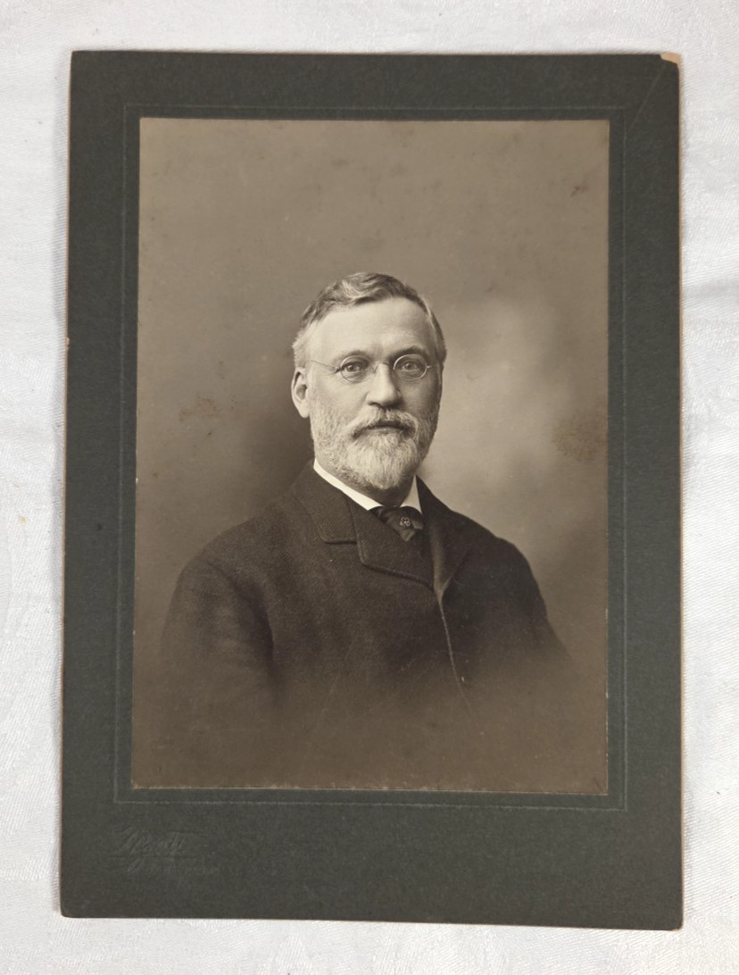 1890's-1900's Portrait Photo Cabinet Card Gentleman Myatt Brattleboro, Vt 1890's-1900's Portrait Photo Cabinet Card Gentleman Myatt Brattleboro, Vt