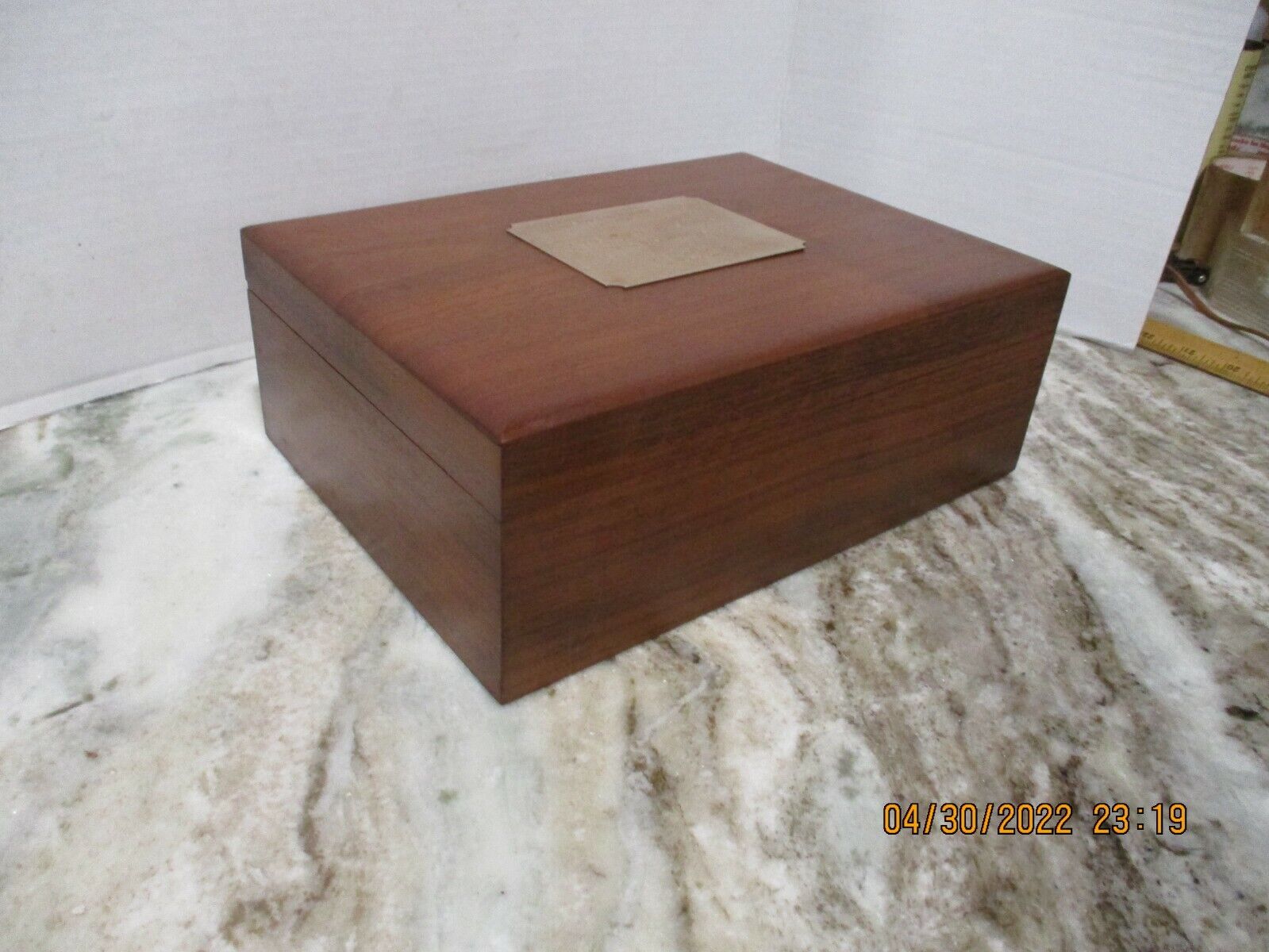 VINTAGE WALNUT CIGAR HUMIDOR BY FAIRFAX MADE IN USA IN VERY GOOD CONDITION