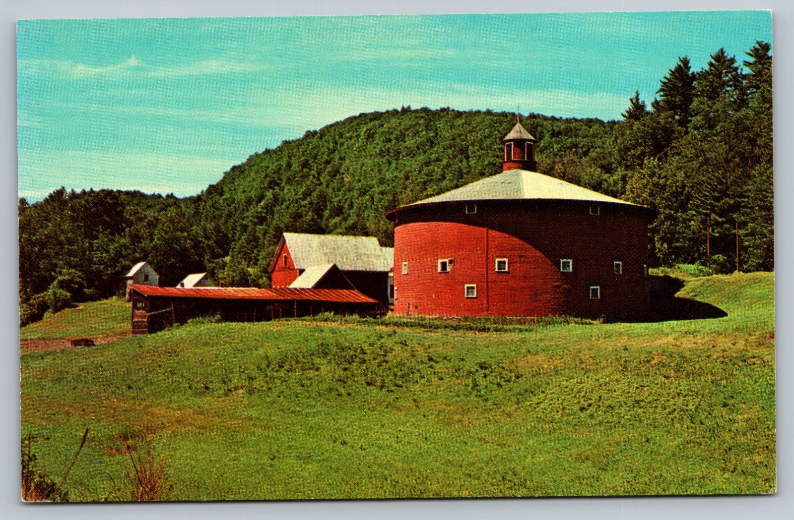 The Round Barn Moore Farm East Barnet Vermont VT c1960 Vintage Postcard
