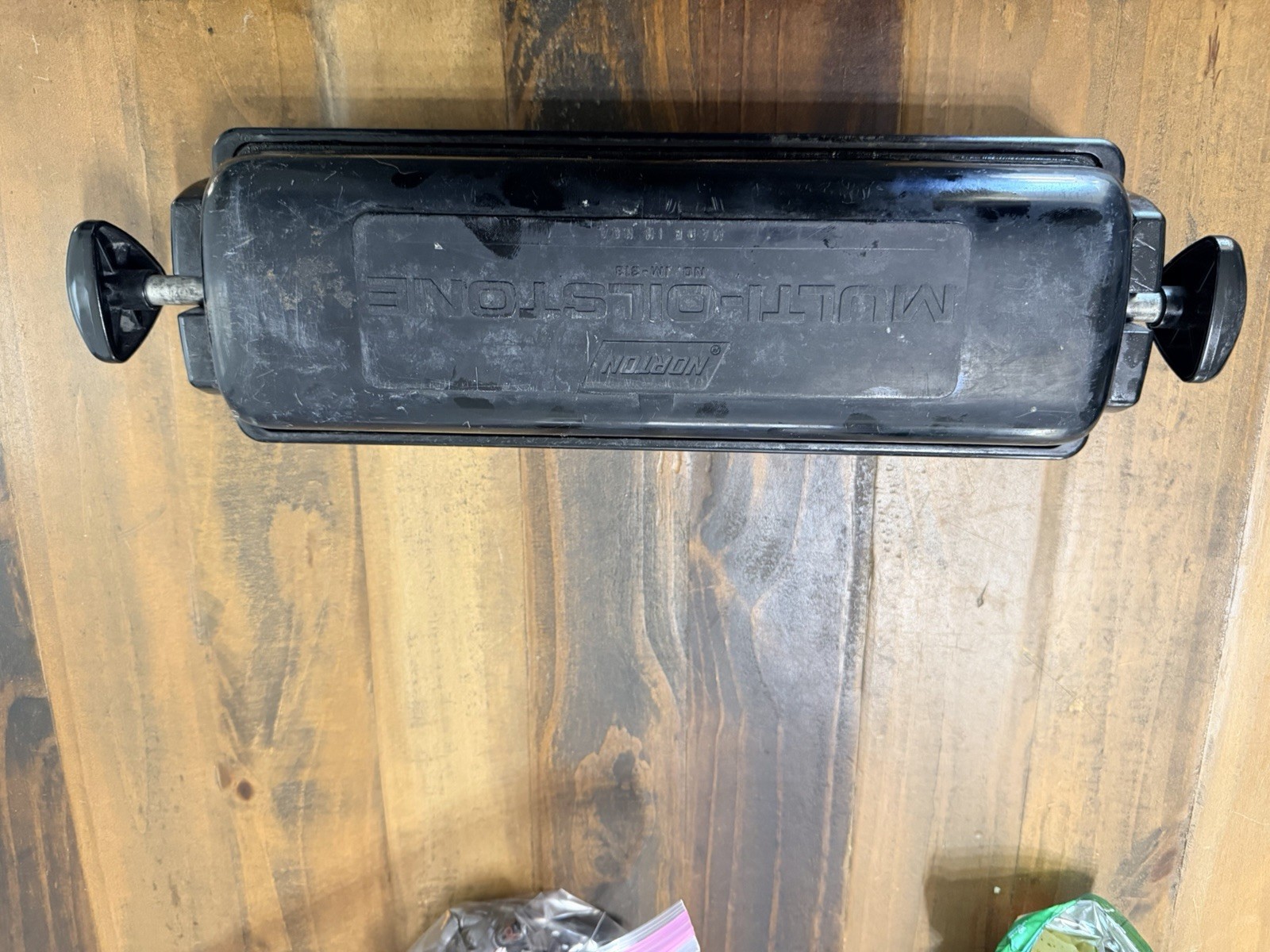 Used Norton Abrasives Multi-Oilstone IM-313 Tri-Stone Sharpening System Tool Used Norton Abrasives Multi-Oilstone IM-313 Tri-Stone Sharpening System Tool