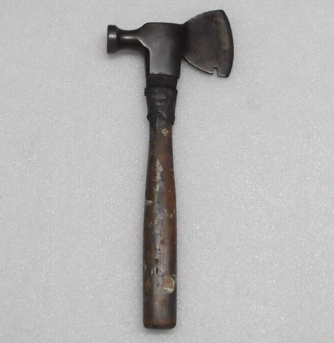 Antique UNDERHILL EDGE TOOL 18 Oz. Tomahawk Camp Shingling Hatchet Axe Hammer