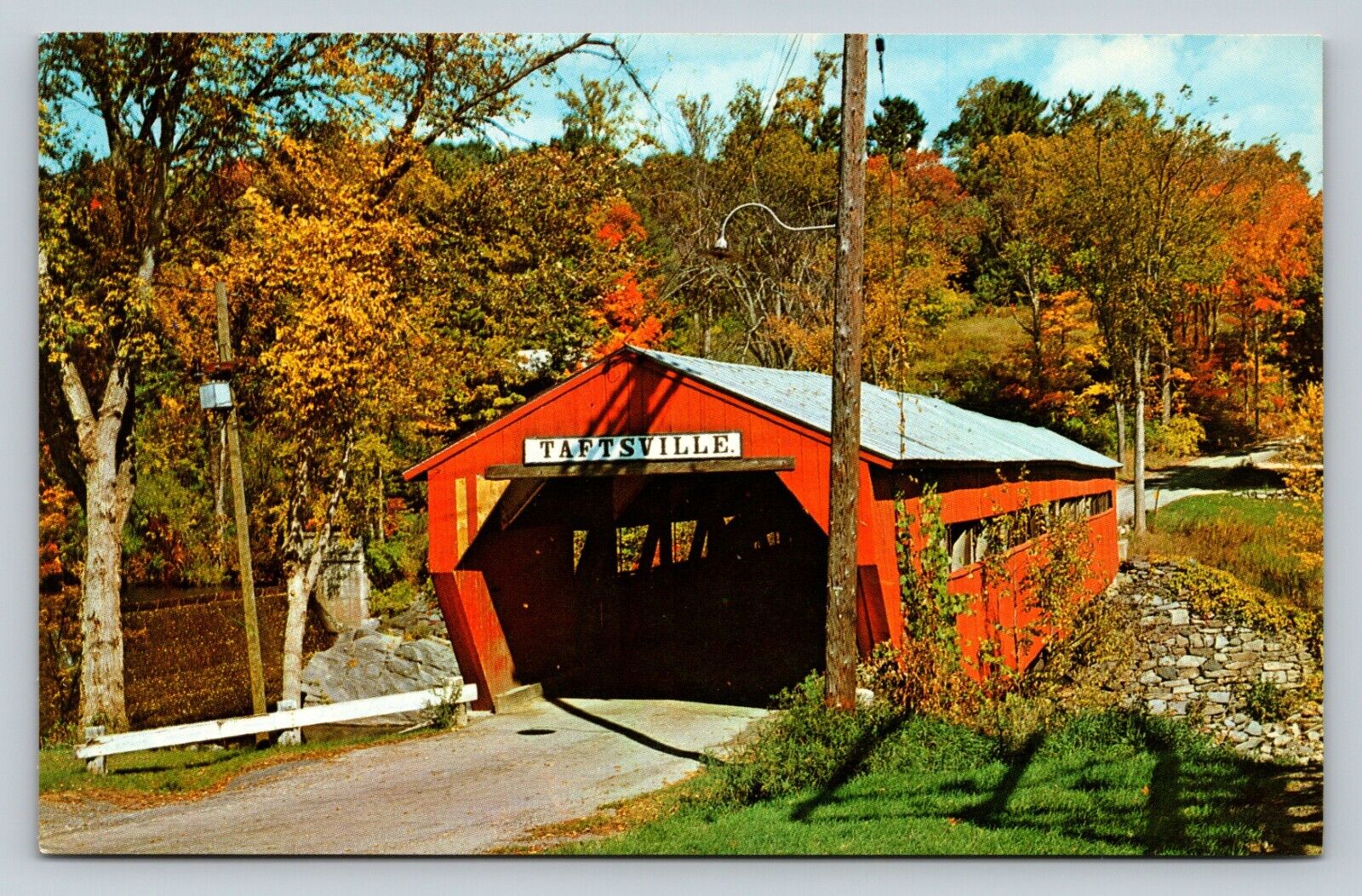 Autumn View Of Covered Bridge in TAFTSVILLE Vermont Vintage Postcard 0063