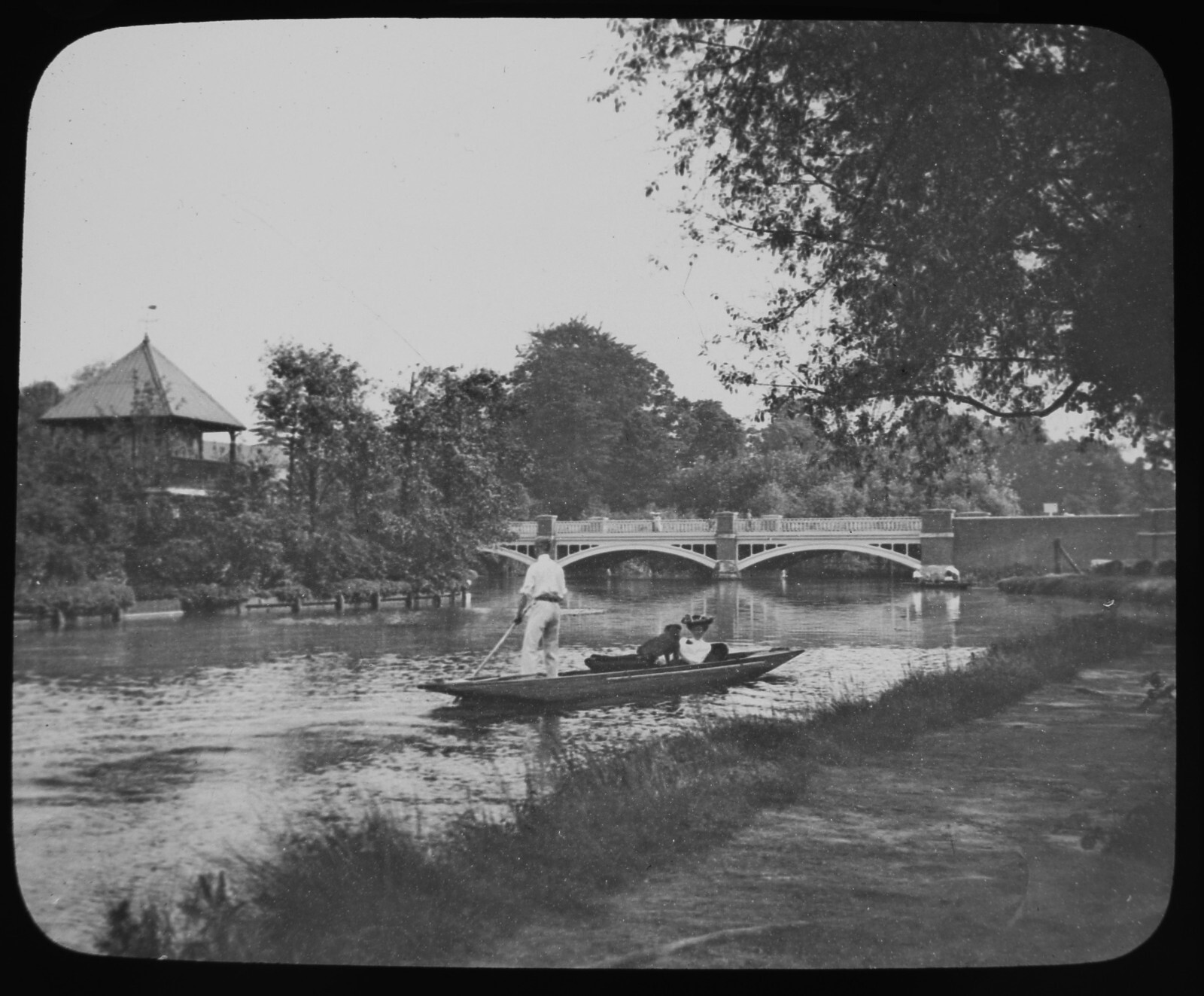 Photo WEYBRIDGE PUNTING ON RIVER WEY SURREY C1909 ANTIQUE Magic Lantern Slide Photo WEYBRIDGE PUNTING ON RIVER WEY SURREY C1909 ANTIQUE Magic Lantern Slide