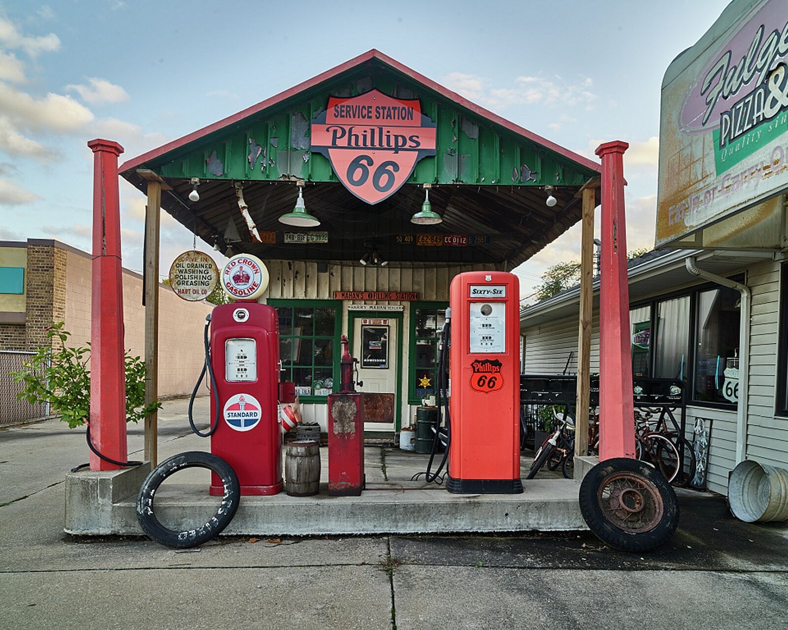 Unrestored PHILLIPS 66 Springfield Ill GAS STATION PHOTO  (204-N)