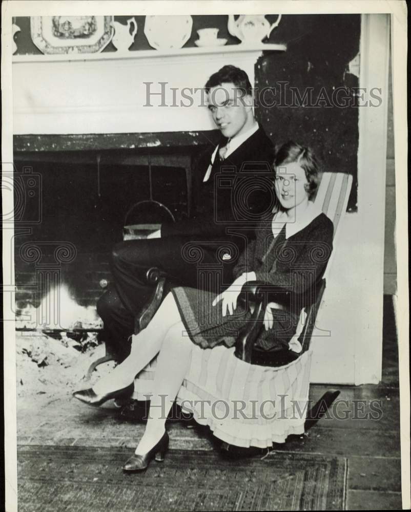 1929 Press Photo Ex-cadet Paul and Mrs. Capron, Jr. in West Newbury, MA.