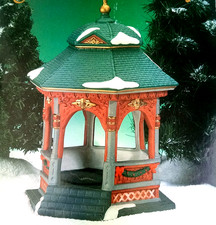 Hearland Valley Christmas Village Deluxe Porcelain Gazebo O'Well 9804147 picture