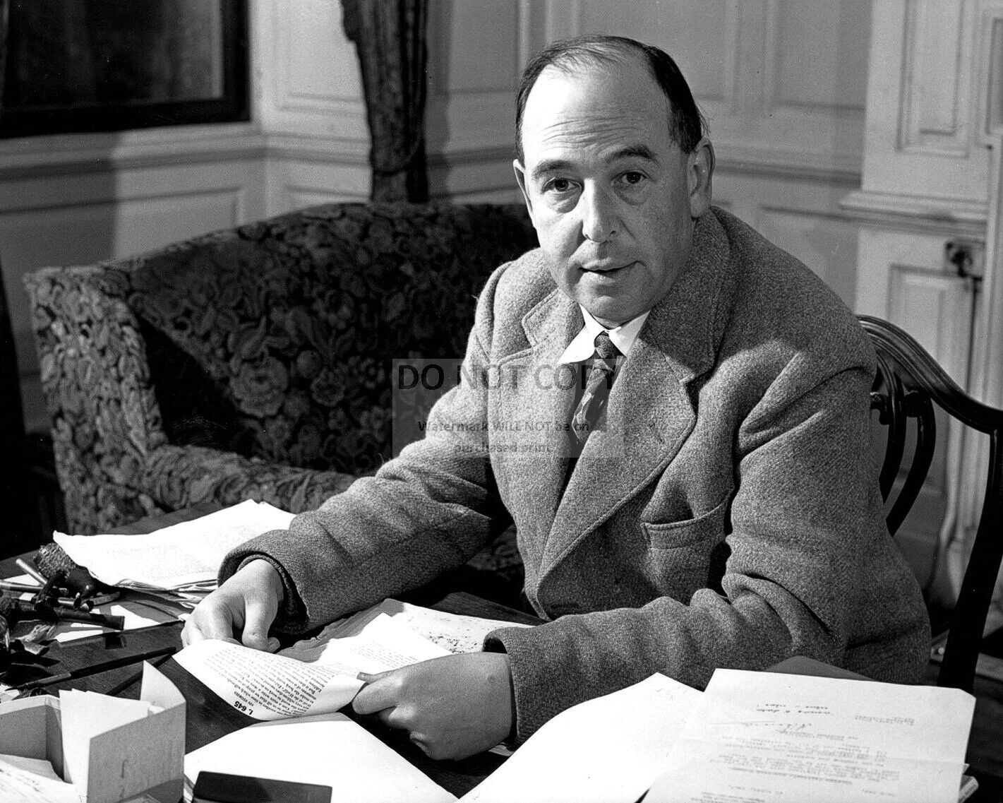 C.S. LEWIS BRITISH WRITER AND LAY THEOLOGIAN - 8X10 PUBLICITY PHOTO (MW401)