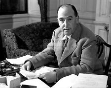 C.S. LEWIS BRITISH WRITER AND LAY THEOLOGIAN - 8X10 PUBLICITY PHOTO (MW401) picture