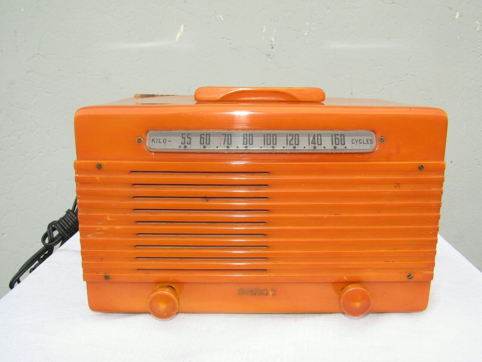 Vintage 1940\'s Garod Model 6A Table Top Catalin Radio