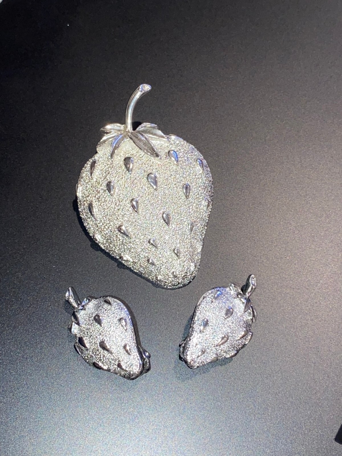 Sarah Coventry Silvertone Strawberry Brooch & Earring Set Sarah Coventry Silvertone Strawberry Brooch & Earring Set