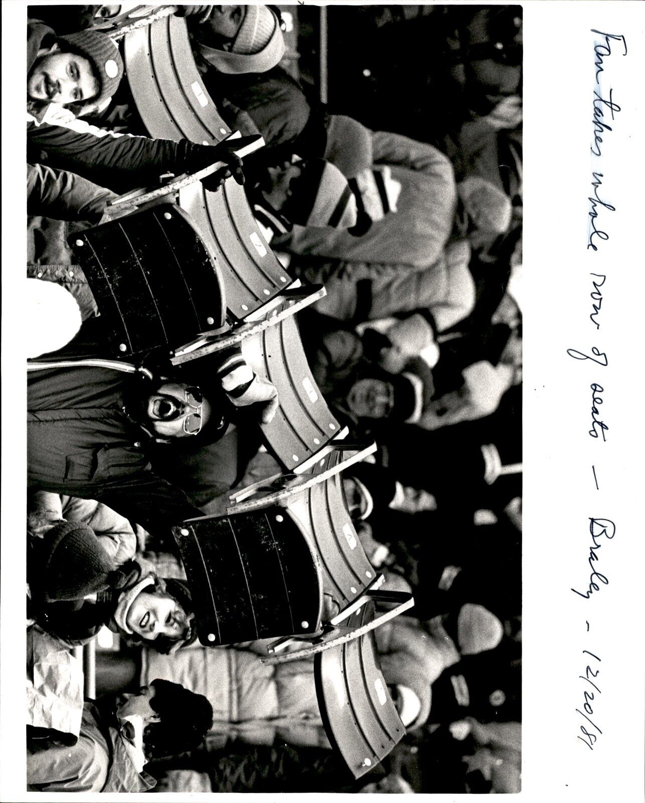 LG980 1981 Orig Braley Photo FAN TAKES ENTIRE ROW OF SEATS METROPOLITAN STADIUM