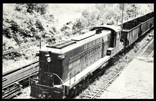 Reading Lines AS-16 Diesel Locomotive 562 West Reading Train Postcard picture