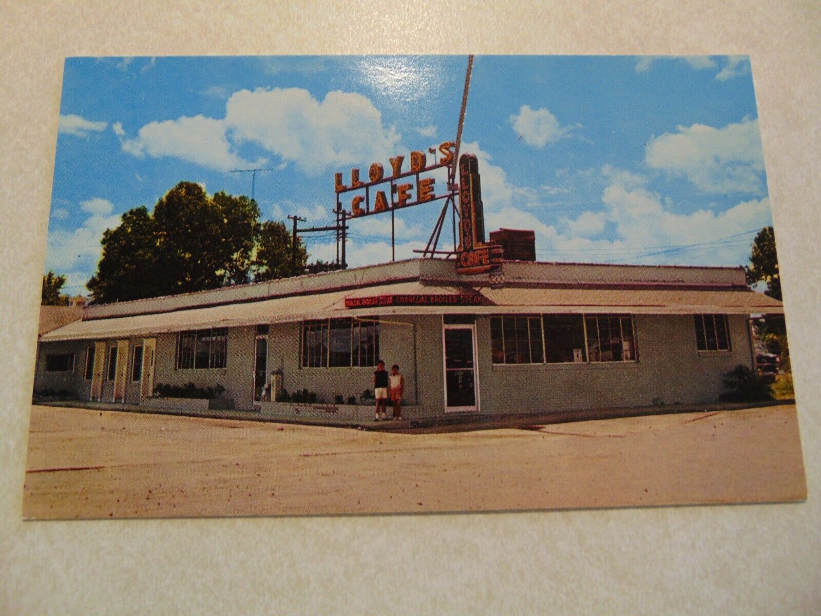 A1096 Postcard Mississippi MS Lloyds Cafe Corinth