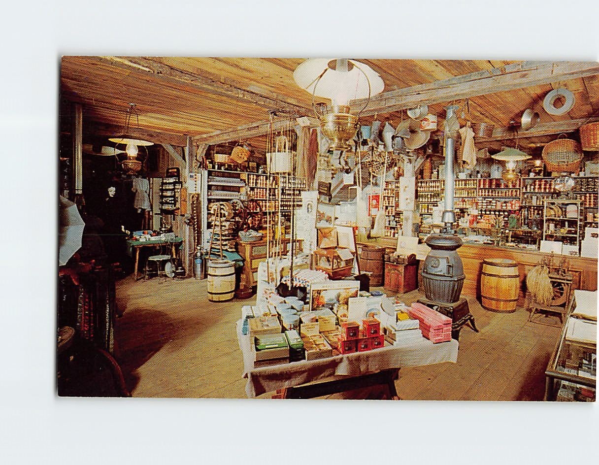 Postcard The Silversmith Country Store, Yankee Silversmith Inn, Wallingford, CT Postcard The Silversmith Country Store, Yankee Silversmith Inn, Wallingford, CT