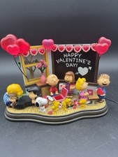 Danbury Mint Peanuts Be My Valentine Lighted Sculpture Snoopy Charlie Brown Box picture