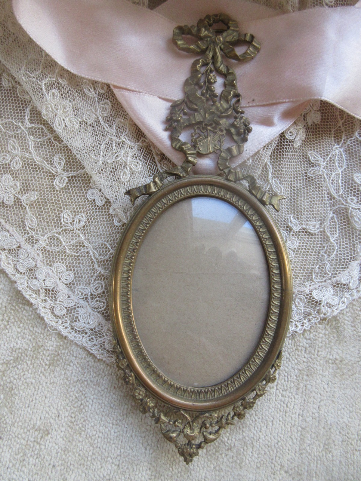 Antique Small Picture Frame Wall Hanging Antique Small Picture Frame Wall Hanging