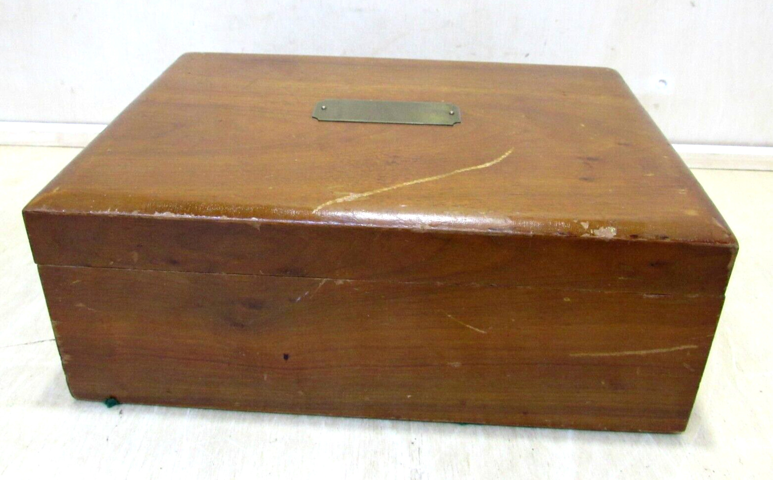 VINTAGE WALNUT CIGAR HUMIDOR BY FAIRFAX MADE IN USA IN Wight Glass Inserts 