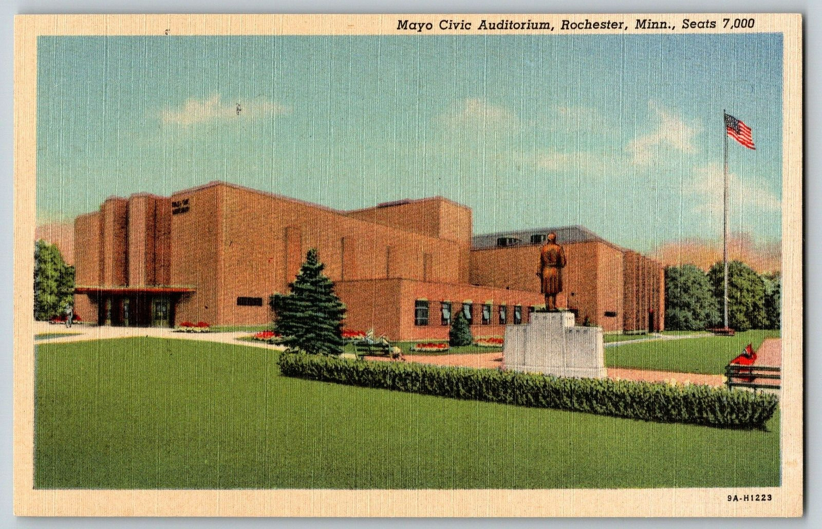 Rochester, Minnesota - Mayo Clinic Auditorium - Vintage Postcard, Unposted