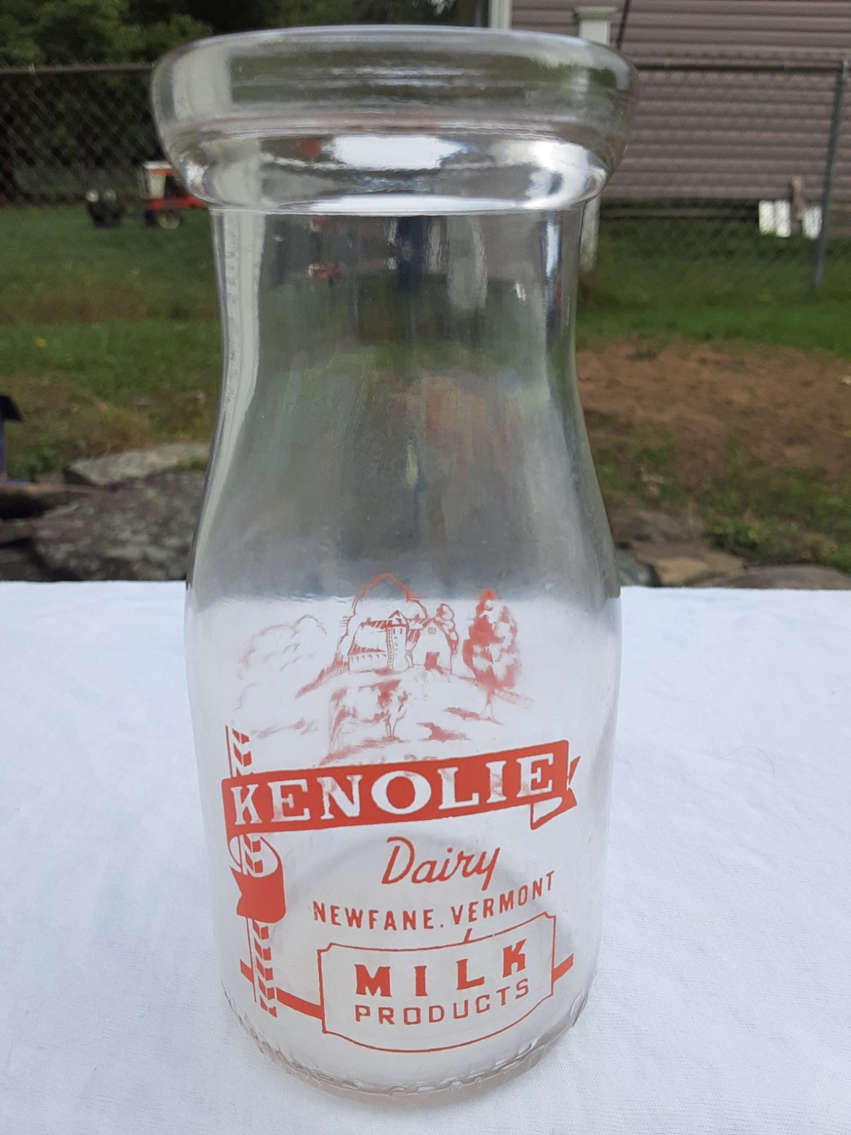 VINTAGE KENOLIE DAIRY NEWFANE VERMONT HALF PINT MILK BOTTLE FARM BARN COW VT VINTAGE KENOLIE DAIRY NEWFANE VERMONT HALF PINT MILK BOTTLE FARM BARN COW VT