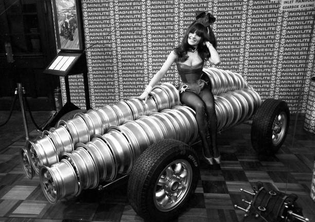 OPS Bunny girl Anne Worral with the F1 Eagle Weslake 1968 Old Photo