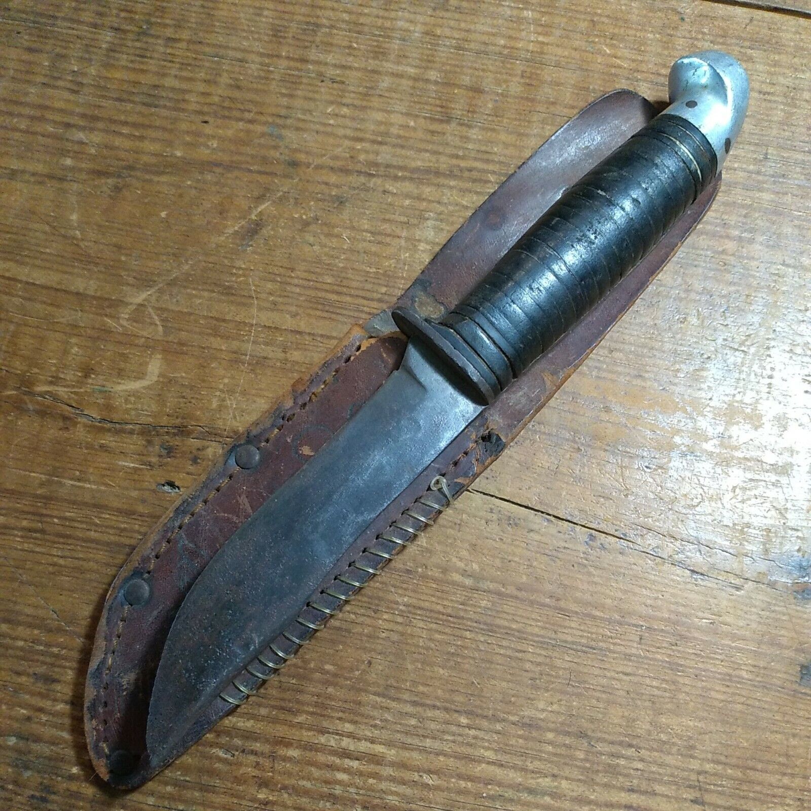 VINTAGE L66 WESTERN HUNTING KNIFE IN FAIR CONDITION FOR REPAIR OR PARTS 