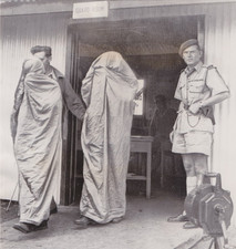 1954 Press Photo Hooded Informants after naming Mau Mau Terrorists at Langata picture