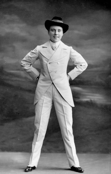 Actress Hetty King dressed in a man's suit - 1925 Old Photo