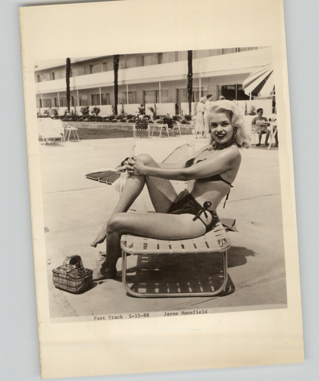 HOLLYWOOD Actress JAYNE MANSFIELD Poolside Bikini VINTAGE 1950s Press Photo