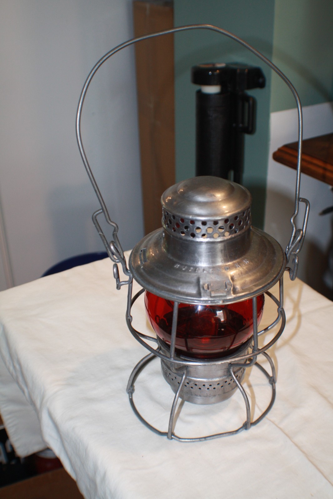 RUTLAND R.R. ADAMS WESTLAKE CO. LANTERN WITH RED ADLAKE KERO / CORNING GLOBE RUTLAND R.R. ADAMS WESTLAKE CO. LANTERN WITH RED ADLAKE KERO / CORNING GLOBE