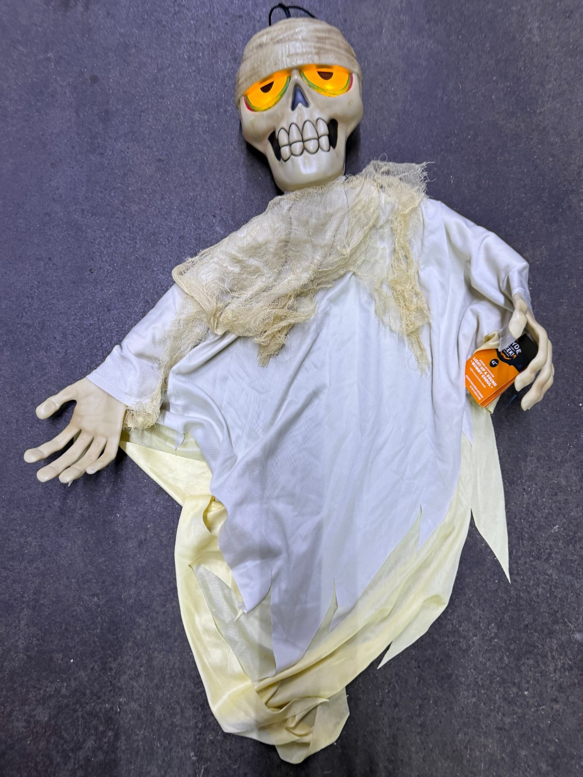 Hyde & Eek Sound activated Light-up & Sound Mummy Ghoul 42” W/ Drapes Hyde & Eek Sound activated Light-up & Sound Mummy Ghoul 42” W/ Drapes