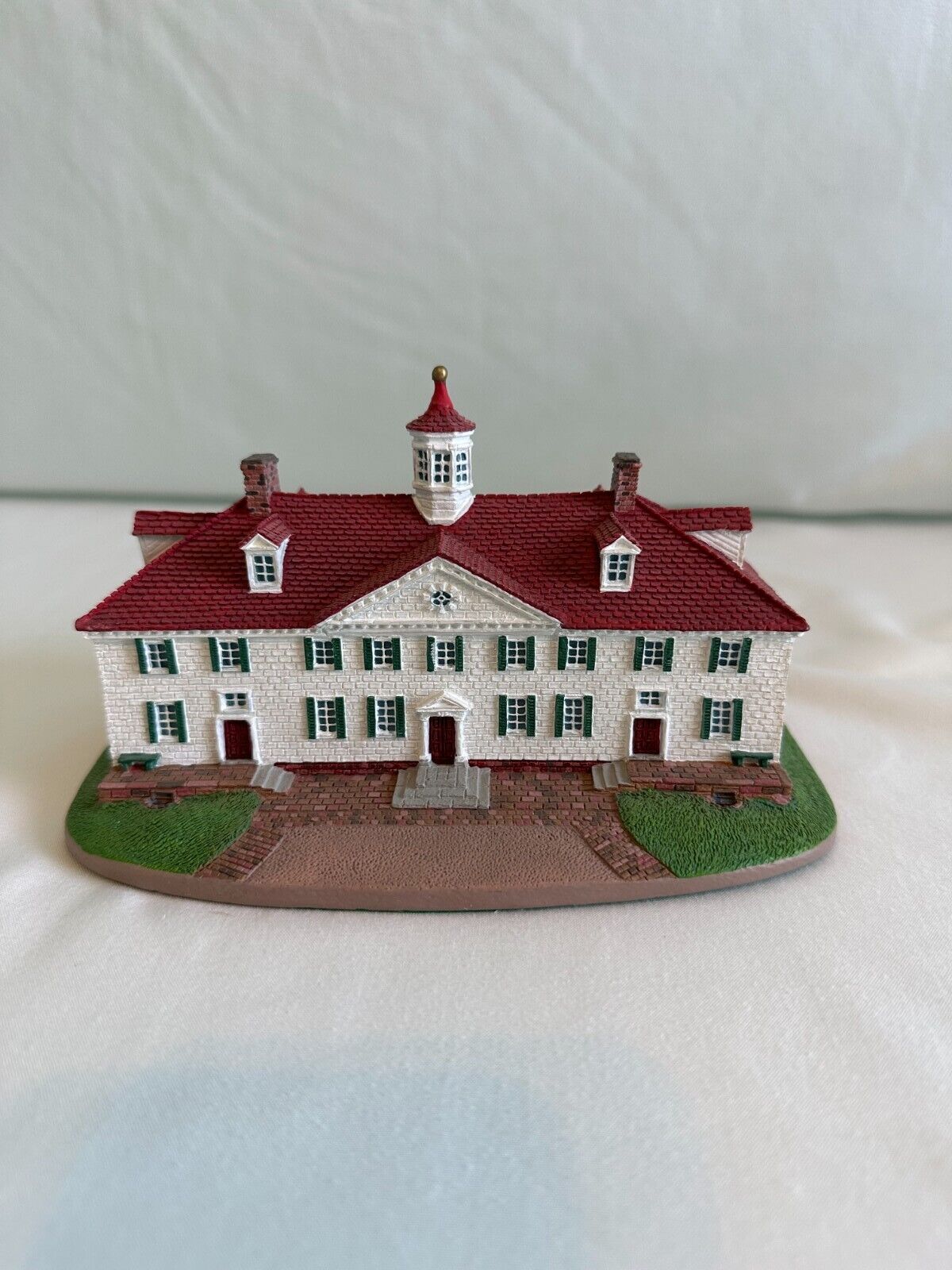 Danbury Mint - Miniature Replica Building (Mount Vernon)