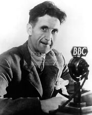 GEORGE ORWELL ENGLISH NOVELIST - 8X10 PUBLICITY PHOTO (AB-081) picture