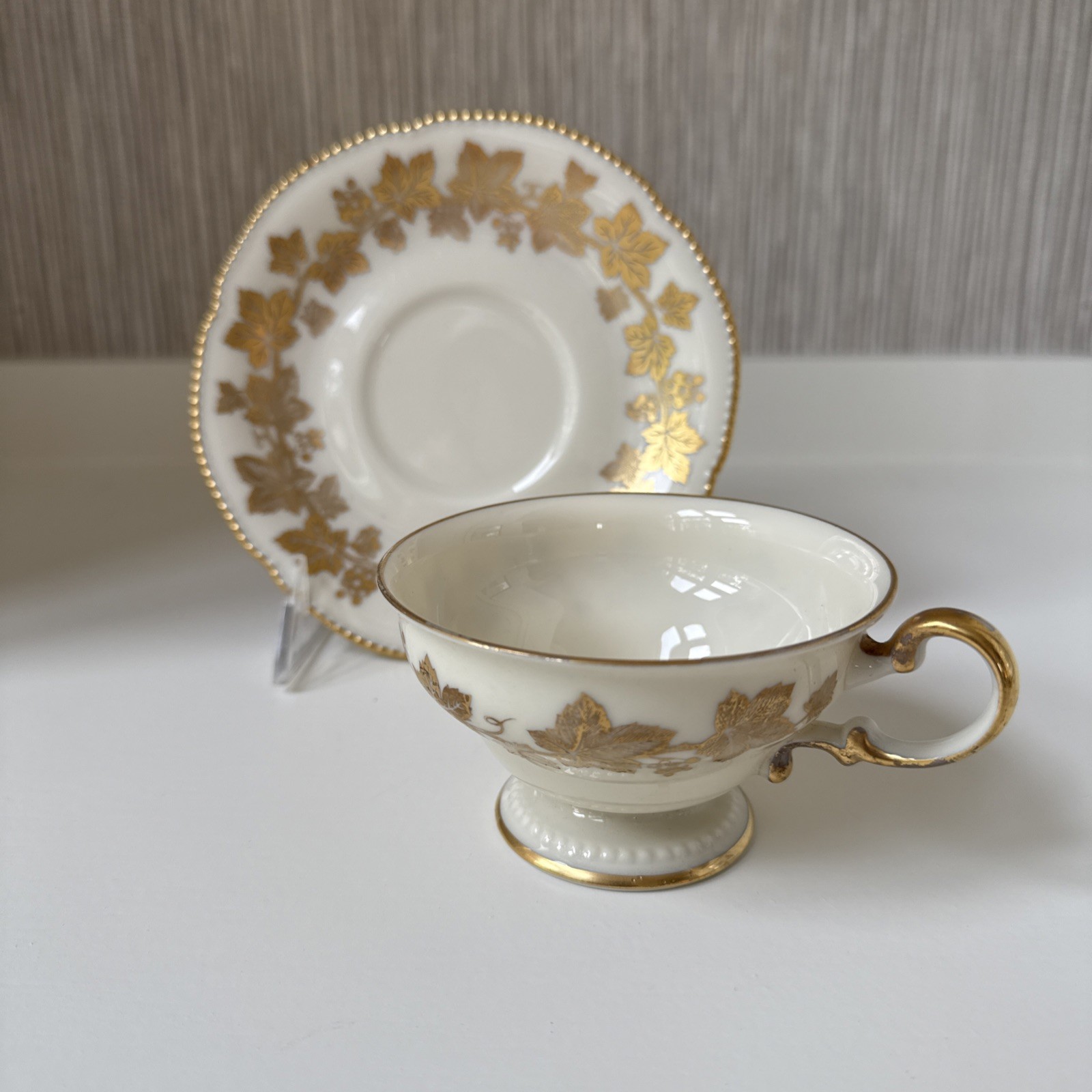 VINTAGE CASTLETON GOLDEN MOMENT BONE CHINA CUP & SAUCER GOLD LEAVES & TRIM VINTAGE CASTLETON GOLDEN MOMENT BONE CHINA CUP & SAUCER GOLD LEAVES & TRIM