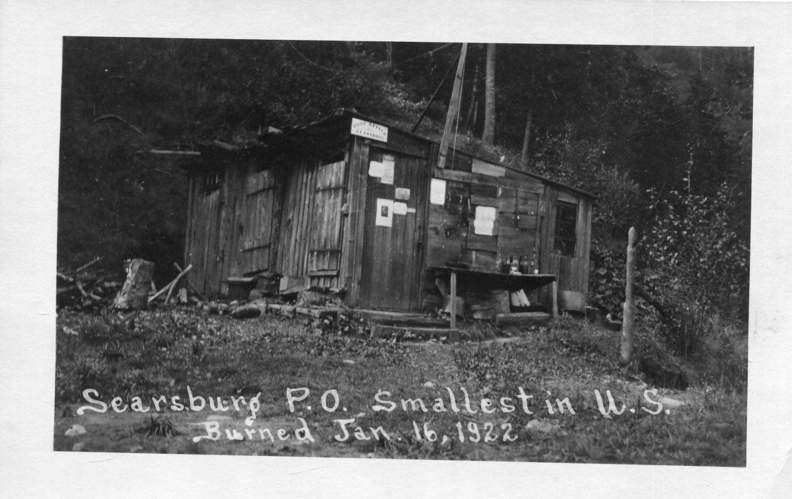 US card PHoto SEARSBURG Smallest card in U. 1922 S. Burned Jan 16 