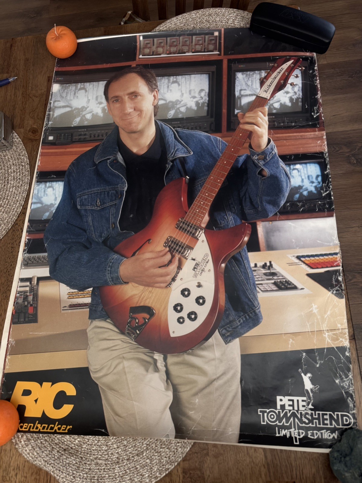 RARE Pete Townshend Limited Edition Signature Rickenbacker Poster 1987 23x33 RARE Pete Townshend Limited Edition Signature Rickenbacker Poster 1987 23x33