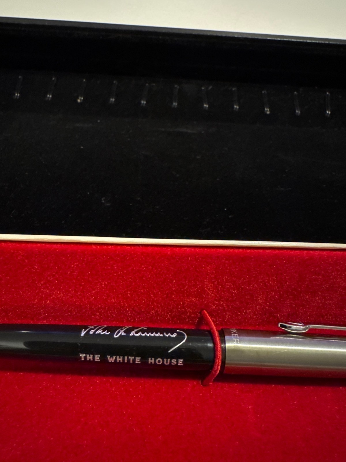 JFK John F Kennedy The White House Parker Ballpoint Pen Facsimile Signature Box JFK John F Kennedy The White House Parker Ballpoint Pen Facsimile Signature Box