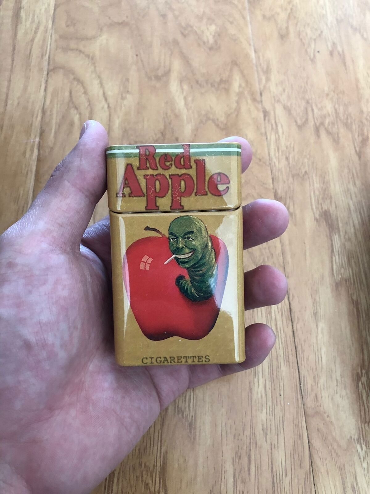 New Pulp Fiction Mia Red Apple Cigarettes Tinplate Metal Case Holder Pocket Box New Pulp Fiction Mia Red Apple Cigarettes Tinplate Metal Case Holder Pocket Box