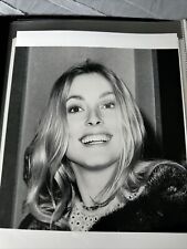 ACTRESS SHARON TATE - 8X10 PUBLICITY GLOSSY PHOTO PRINT picture