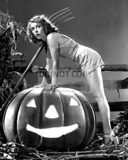 ACTRESS ANNE NAGEL PIN-UP - 8X10 HALLOWEEN THEMED PUBLICITY PHOTO PHOTO (AZ644) picture