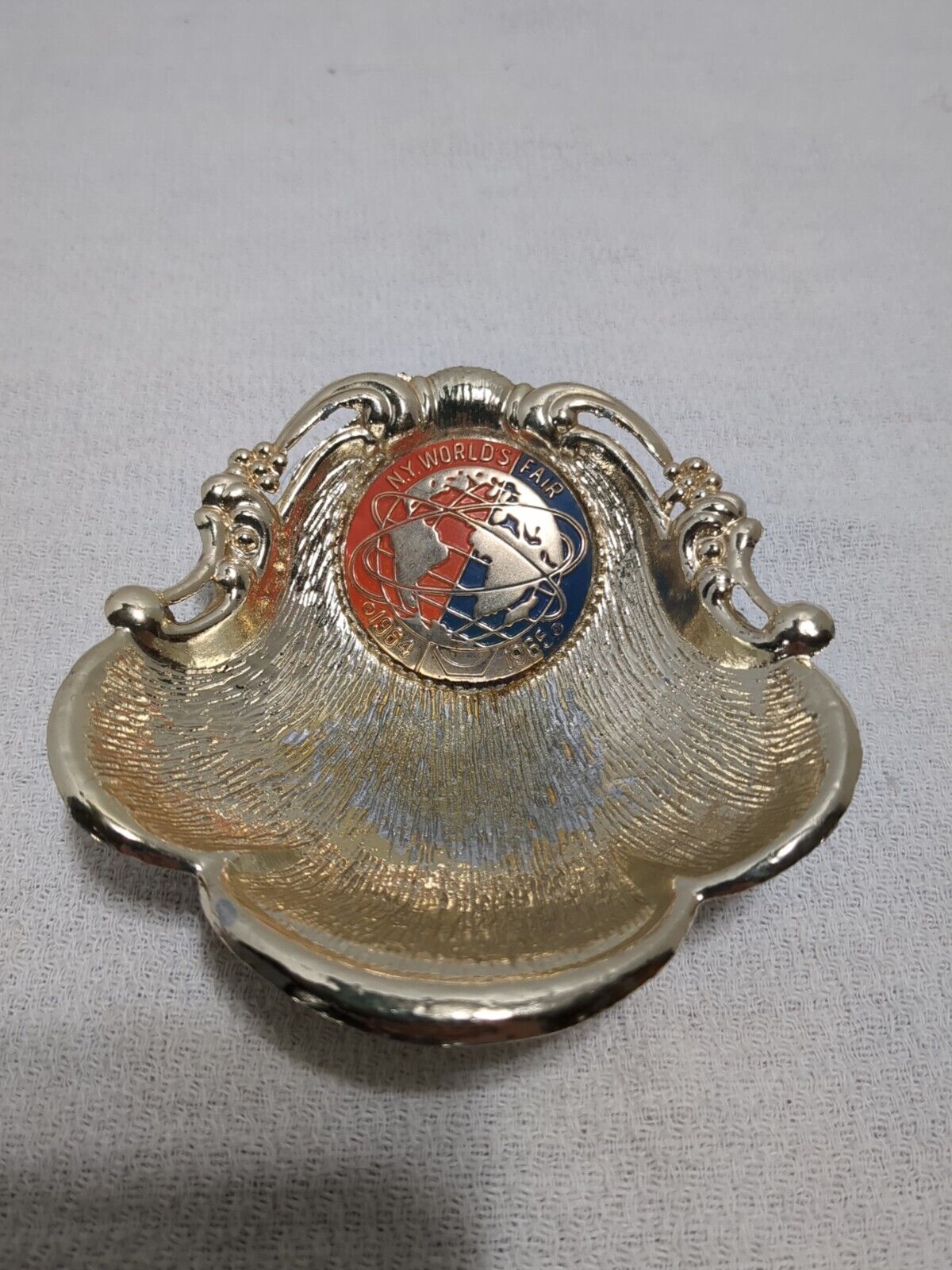1964-65 N.Y. World\'s Fair Metal Trinket Tray with Unisphere Image Red And Blue