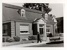 1963 Boston MA Roxbury Highland Co-Operative Bank Police Officer VTG Press Photo picture