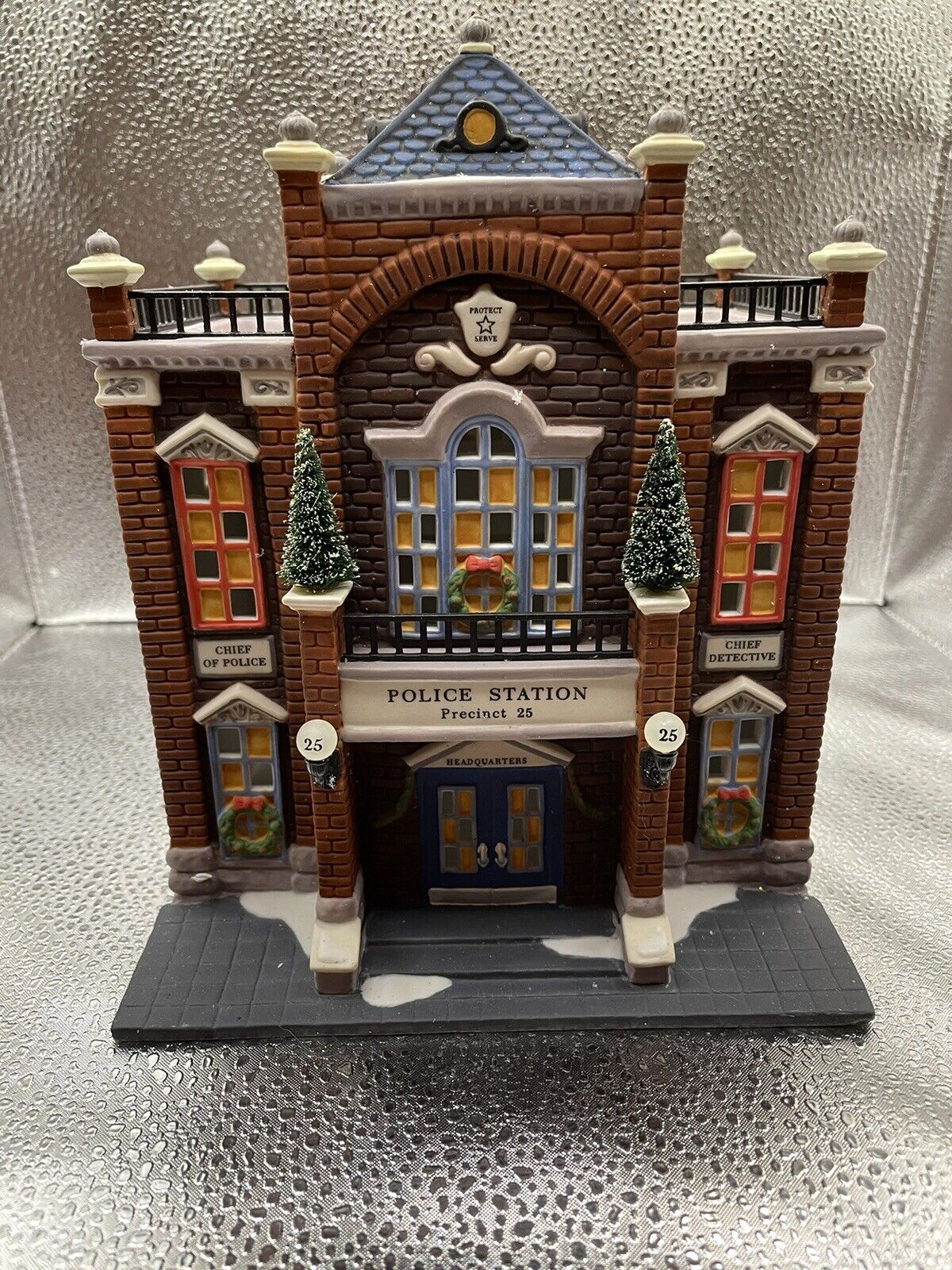 Dept. 56 Christmas In The City - Precinct 25 Police Station #58941 RETIRED